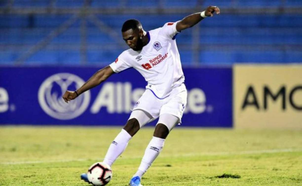 Jorge Benguché: A la espera de poder definir su futuro, el delantero será titular ante Alianza.<br/>