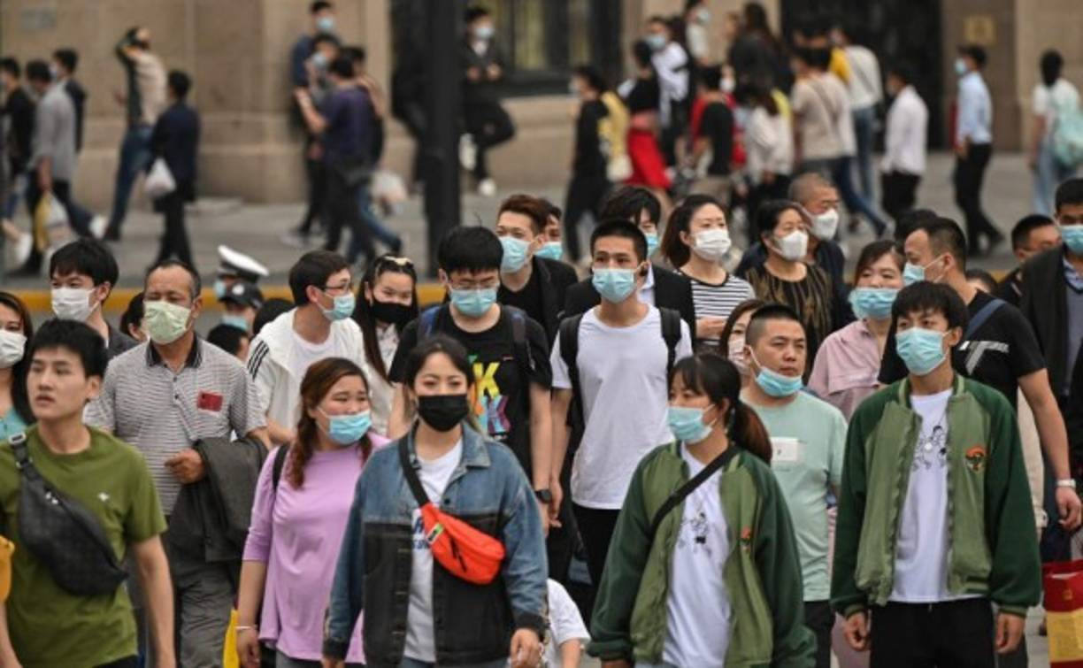 China ya reanudó el trabajo, reabrió numerosas escuelas y levantó la mayoría de las restricciones a los desplazamientos. Sin un repunte de la epidemia por el momento: desde mediados de abril no se registró ningún nuevo fallecimiento.