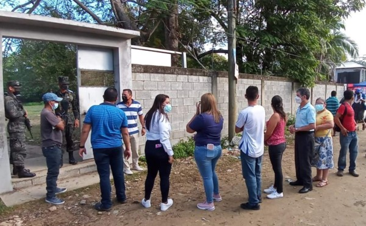 Un ambiente de tranquilidad y orden se vive en los centros de votación en la ciudad industrial.