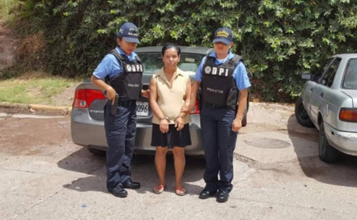 Una mujer de 53 años fue detenida este miércoles acusada de actos de lujuria agravados en perjuicio de un menor de cinco años. La detenida fue identificada como Luisa Aracely Medina Padilla a quien se le siguió un proceso de investigación y seguimiento, indicaron las autoridades.