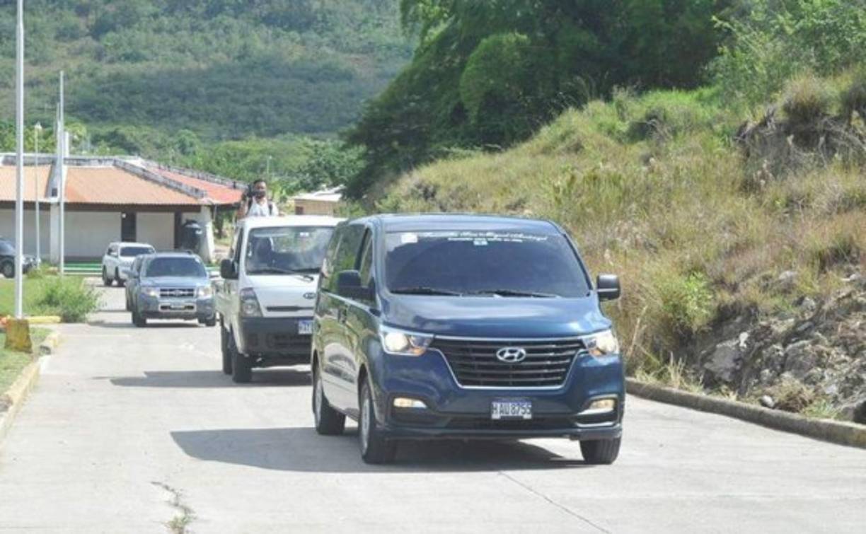 El cuerpo del líder evangélico estuvo más de 24 horas en la morgue tras su retiro del Hospital El Tórax.