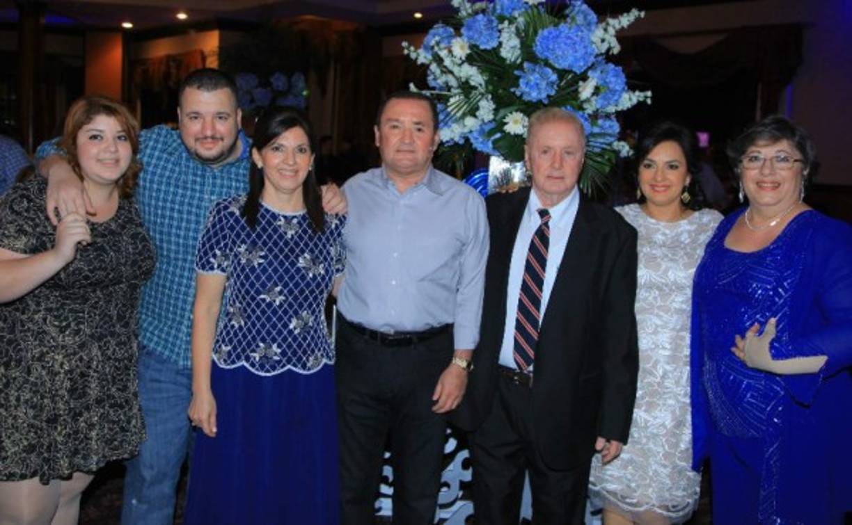 Mayalí Sikaffy, Elías Diek, Nohal Mendoza, Jesús Ernesto y Ernesto Diek con Jenny Yuja y Yesille Sheran.