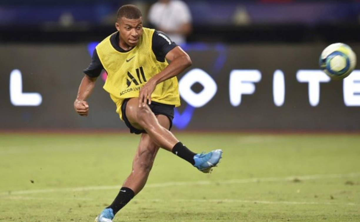 Uno de los delanteros de moda y muy fuerte candidato al premio es Kylian Mbappé.