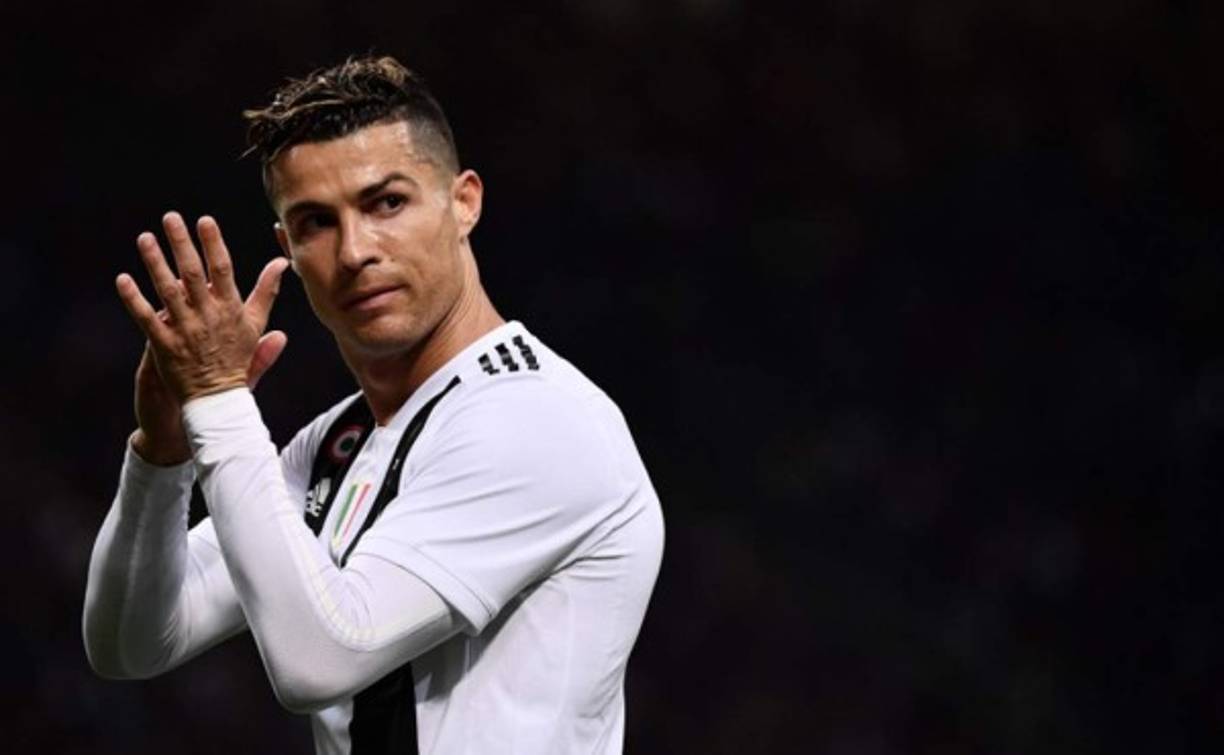 CR7 tuvo una excelente primer temporada con la Juventus. Ganó la liga y llegó a fase de cuartos de final de la Champions League. Además, ganó la primer Copa de Naciones con Portugal.