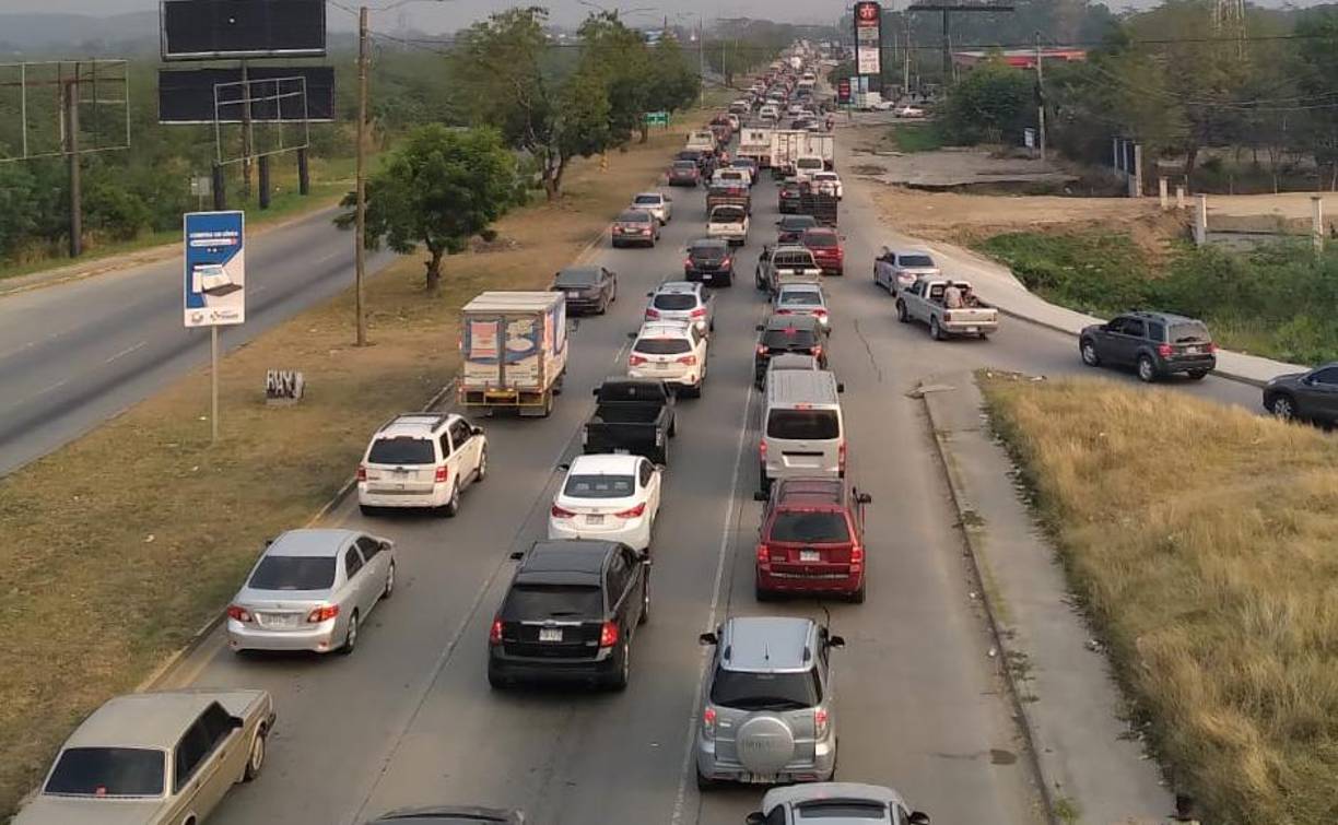 Solo se permitió el paso de vehículos particulares. 
