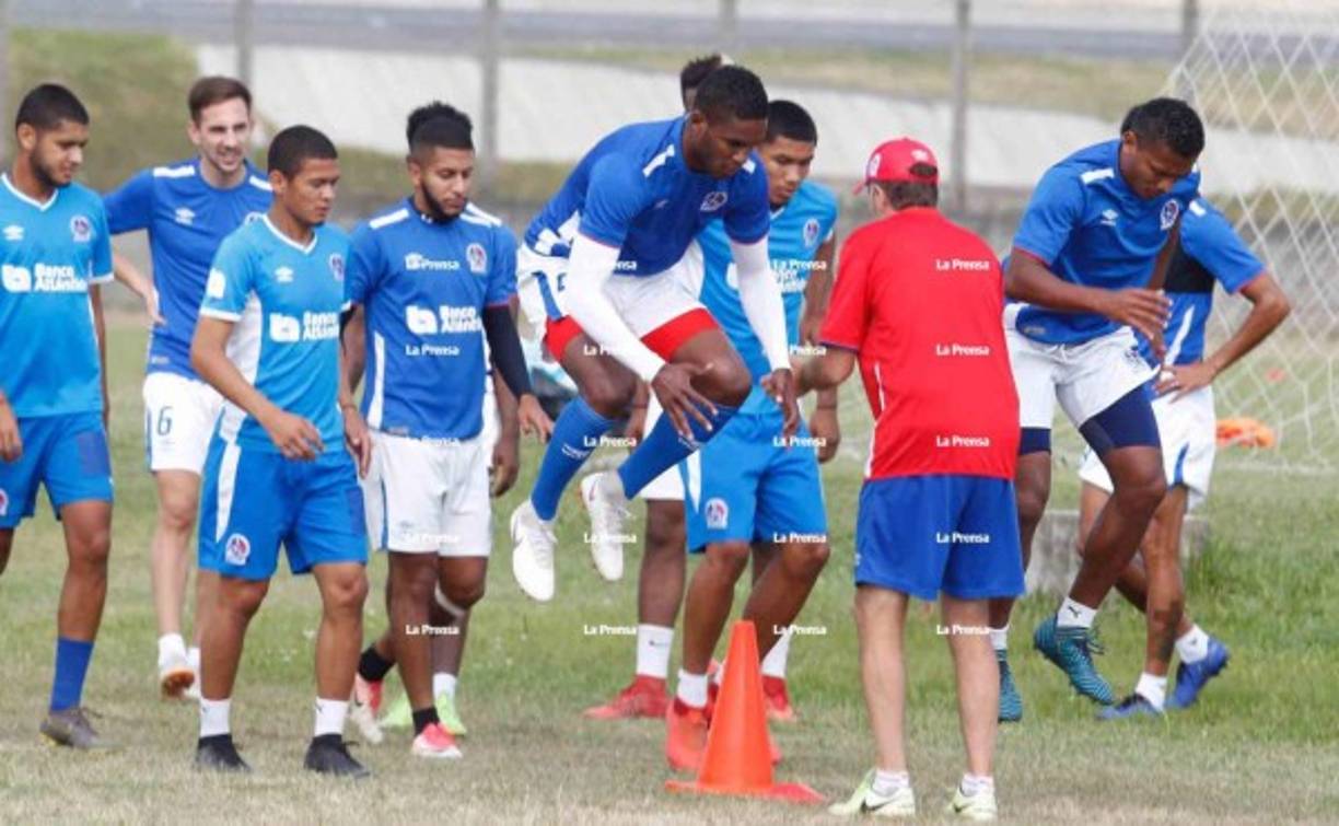 Brayan Beckeles comenzó a realizar trabajos con el Olimpia y no descartó firmar con los albos.