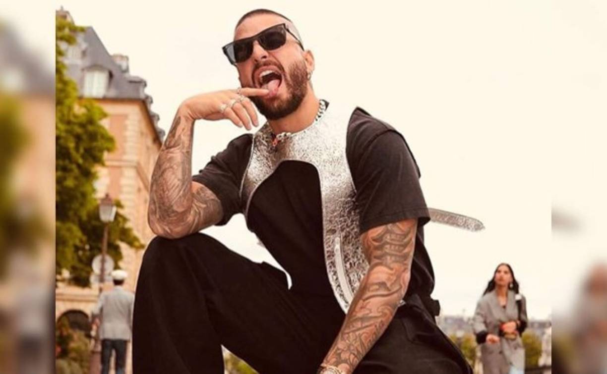 El cantante no deja de publicar fotos mostrando que aún mantiene uno abdominales de acero, esto después que hace unas semanas fuera fotografiado mostrando unas libras de más.