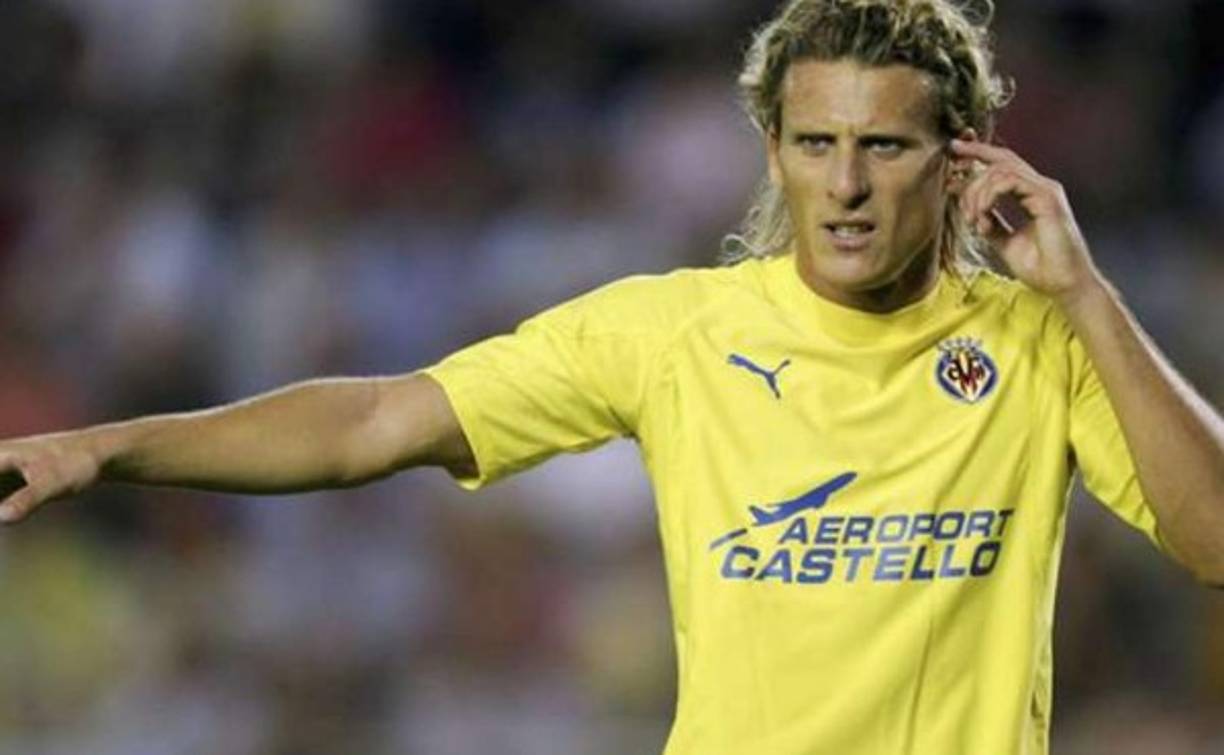DIEGO FORLAN. El Villarreal apostó por el uruguayo relegado en el Manchester United. Pagó 3 millones de euros por él. Hizo historia antes de pasar en 2007 al Atlético, que pagó 21 millones por él.