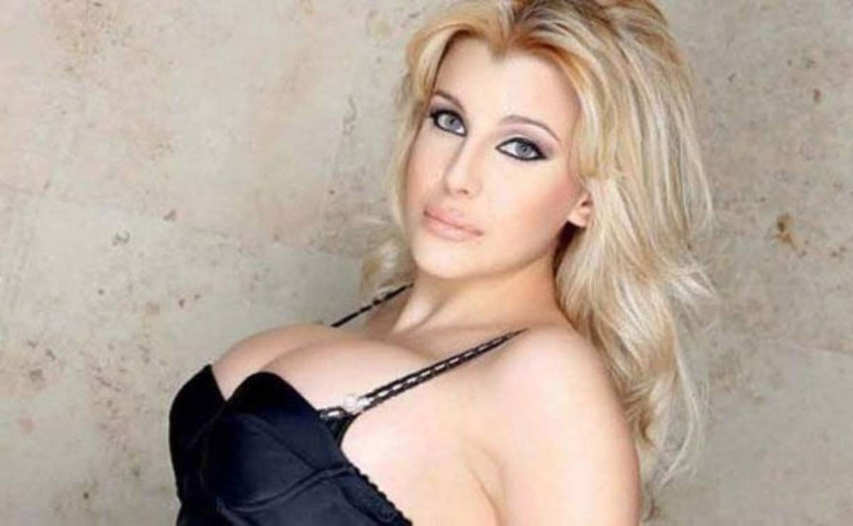 La despampanante modelo cuenta con 23 años de edad y es toda una sencación por sus diversos modelajes.