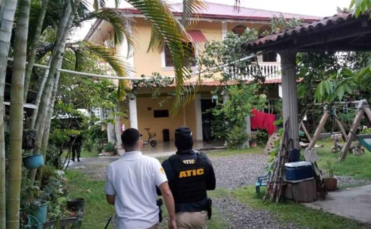 'Dentro de los aseguramientos, siete se efectúan en El Paraíso y cinco en El Progreso, en estos municipios se asegurarán tres viviendas, tres sociedades mercantiles y 25 vehículos, registradas a nombre de Víctor Leonel Guerra, socio de Ardón', indicó el Ministerio Público en un comunicado.