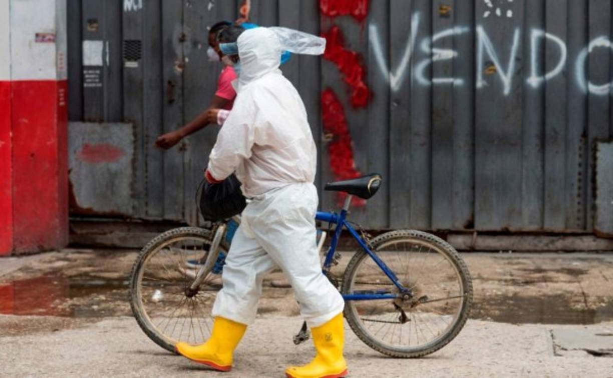 El gobierno ecuatoriano sacó en las últimas semanas cerca de 1,400 cadáveres de casas y hospitales de Guayaquil.