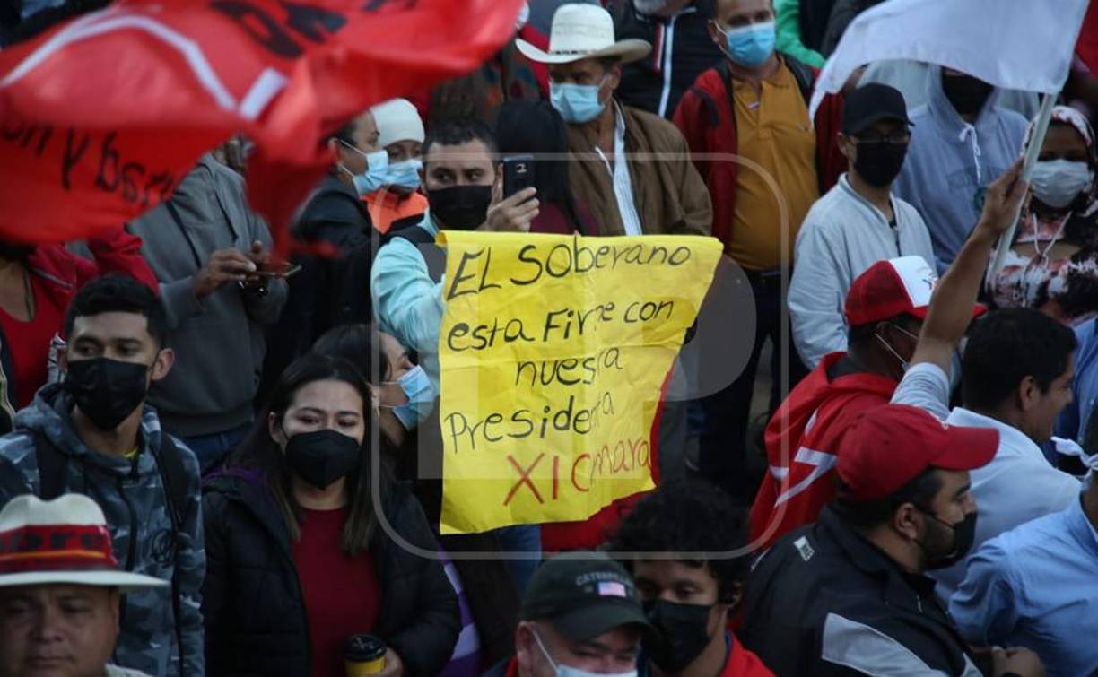 Varios congresistas llegaron esta mañana al Hemiciclo, en su mayoría de Libre y el PSH. 