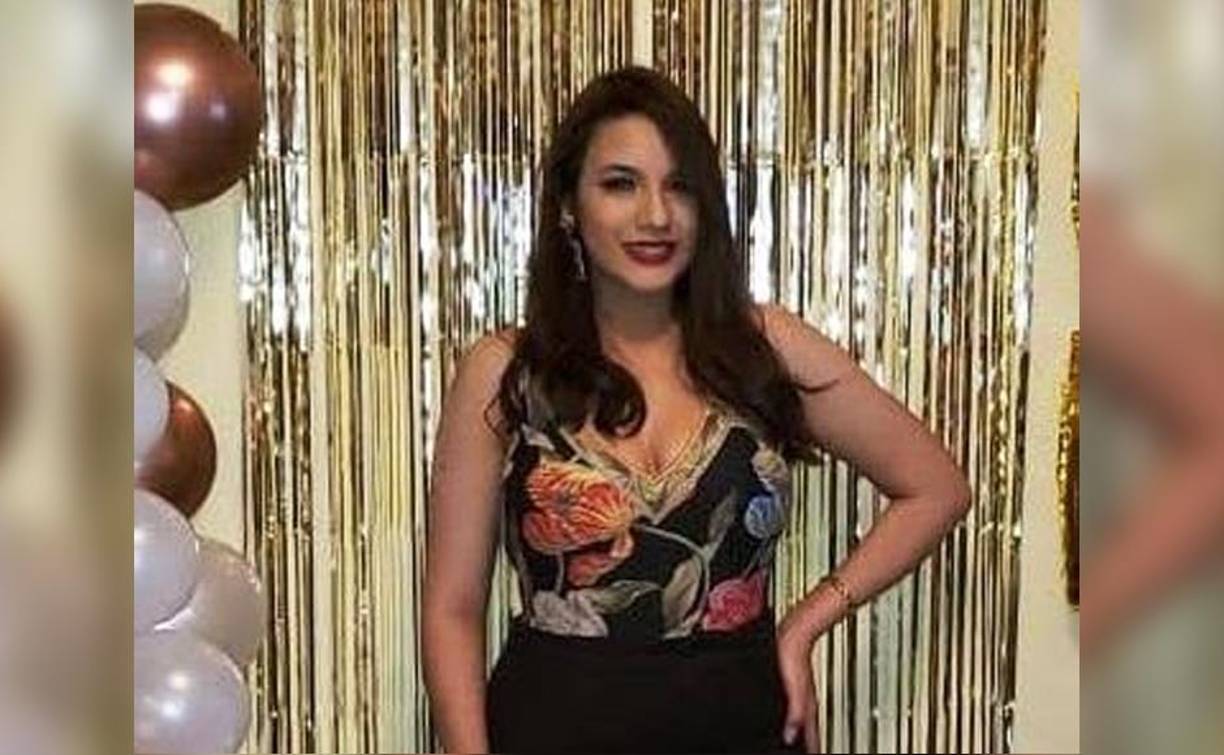 También cursa el último año de la carrera de Odontología en la Universidad Nacional Autónoma de Honduras. 