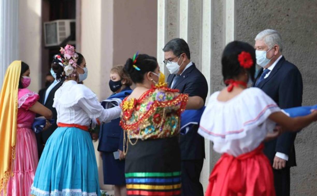Honduras llega a los 200 años en medio de una pandemia que ha arrebatado la vida de miles de personas y que ha castigado severamente nuestras actividades económicas, los empleos y las empresas.<br/>