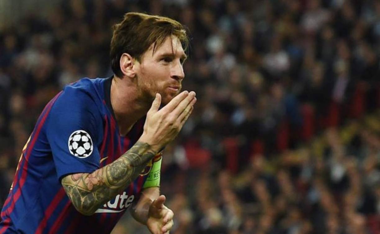 Golpes rítmicos en los laterales de su cabeza y beso. Octubre del 2018, partido de Champions entre Tottenham y Barcelona. Resultado final 1-3 y precisamente Lio anotó el último gol festejando de esta manera que se cree lo hizo para sus hijos.