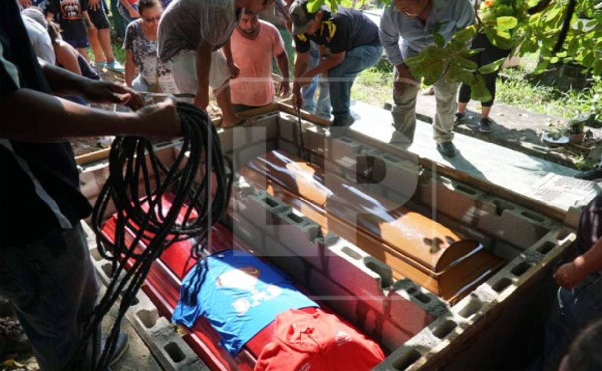 En el ataque resultaron tres mujeres heridas que son Gloria Núñez, madre de los hermanos Tinoco; Sarahí Tinoco, hermana, y Maritza, quien también era familiar.