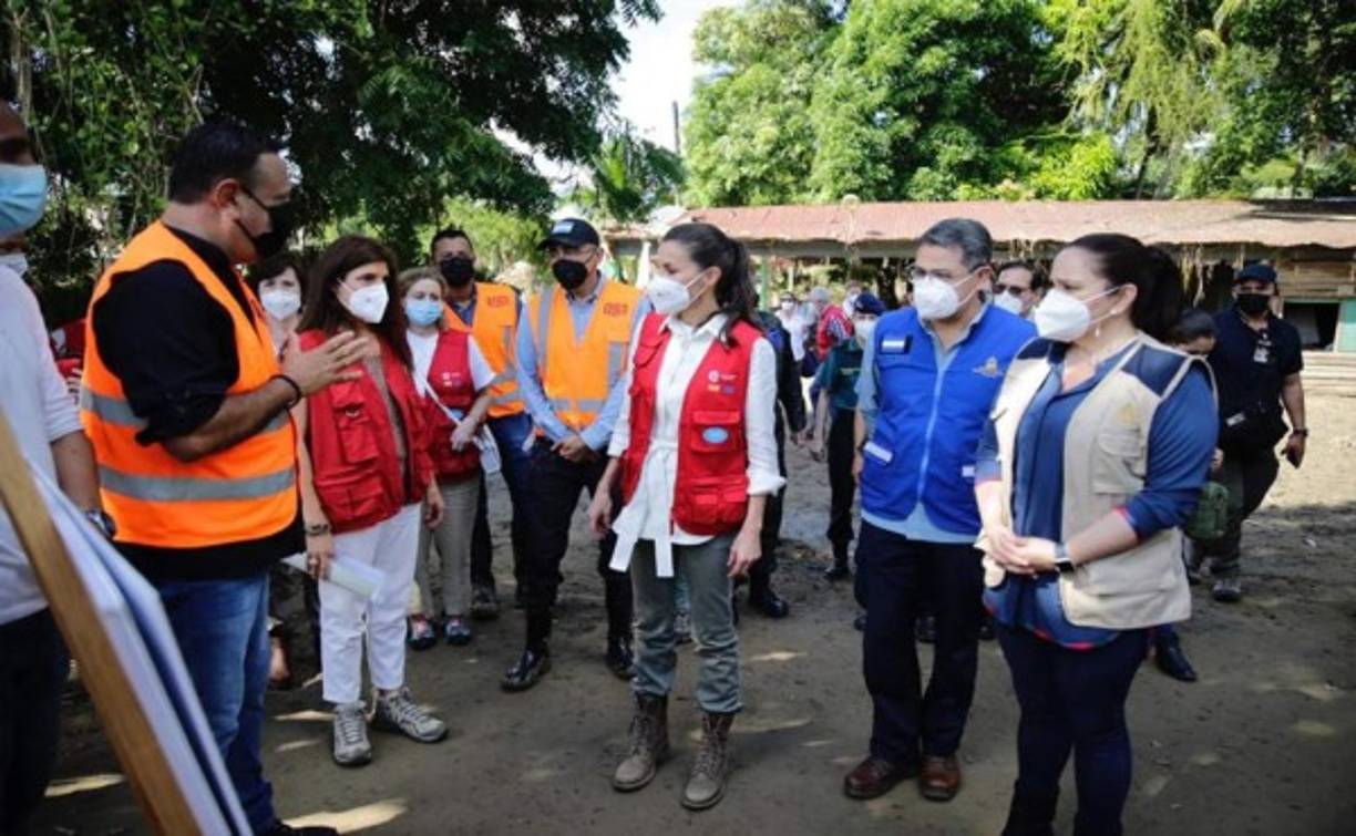 El ministro de Educación, Arnaldo Bueso, informó sobre los daños causados por los fenómenos naturales a los centros educativos del país.