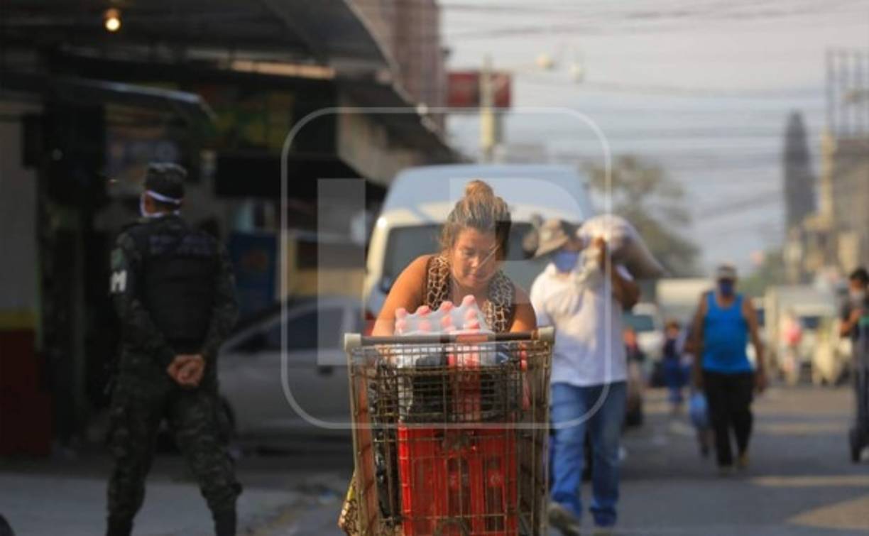 Sin importar el calor, los sampedranos con terminación 2 aprovecharon porque sólo tienen hoy para abastecerse.
