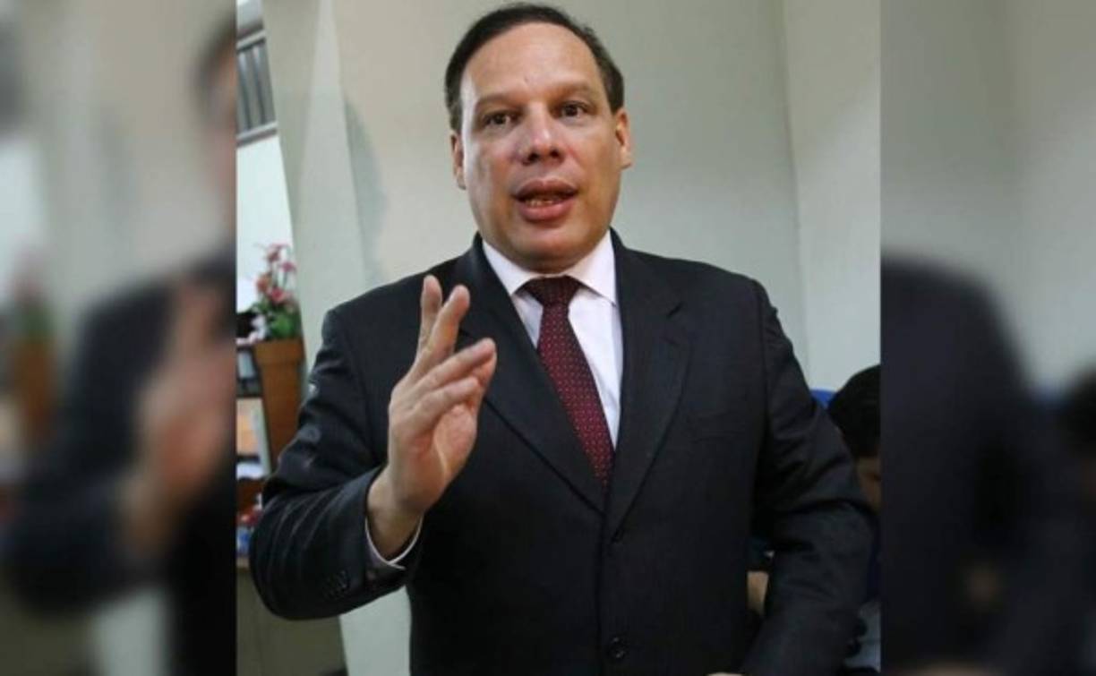 Marco Tulio Medina - Médico neurólogo<br/><br/>El hondureño Marco Tulio Medina descubrió la principal causa de uno de los tipos más comunes de epilepsia, que podría llevar a la cura de esa enfermedad.<br/><br/>Medina tiene el Premio Nacional de Ciencias 'José Cecilio del Valle' 1996. Marco Tulio Medina fue decano de la Facultad de Ciencias Médicas de la Universidad Nacional Autónoma de Honduras, y ha sido galardonado como caballero de la Legión de honor​ por la República Francesa.<br/><br/>También dedicado estudios e investigaciones sobre neurología, así como avances en las consecuencias del Zika para su posterior cura. <br/><br/>Ante la alerta mundial del Zika, The World Federation of Neurology, WFN, conocida en español como la Federación Mundial de Neurología, nombró al Doctor Marco Tulio Medina como parte del equipo de investigación de aspectos referentes al síndrome de Guillain-Barré y las mal formaciones cerebrales en fetos y embriones que condicionan la microcefalia.<br/><br/><br/><br/><br/><br/><br/>