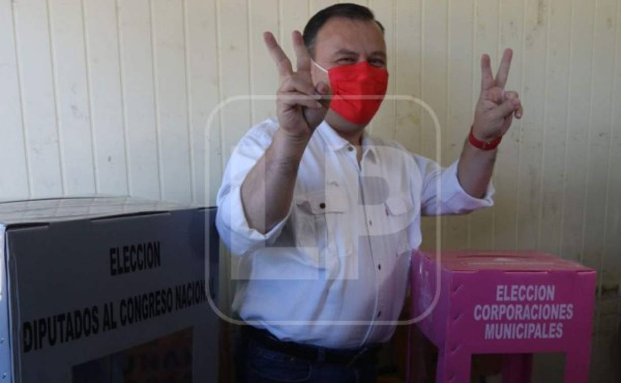 El liberal Darío Banegas sonriente y llento de optimismos en las elecciones.