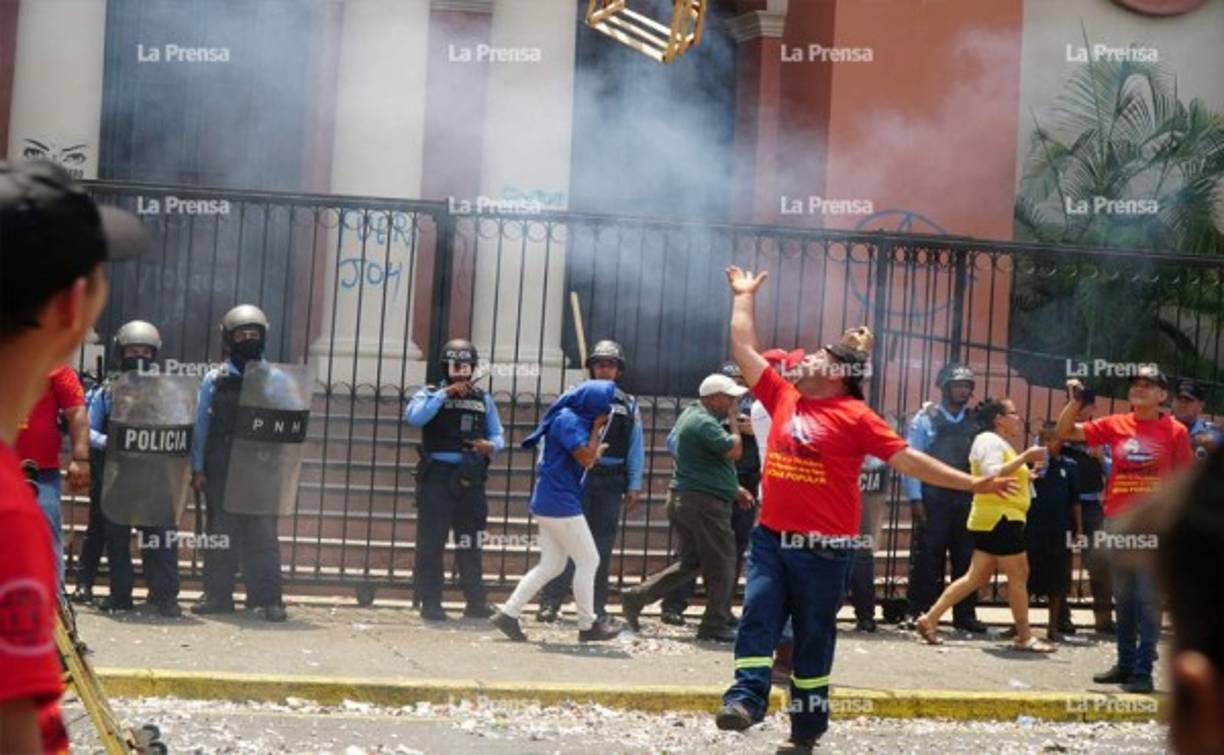 La movilización se realizó desde tempranas horas de este miércoles y terminó en el parque central, muy cerca de la gran catedral.