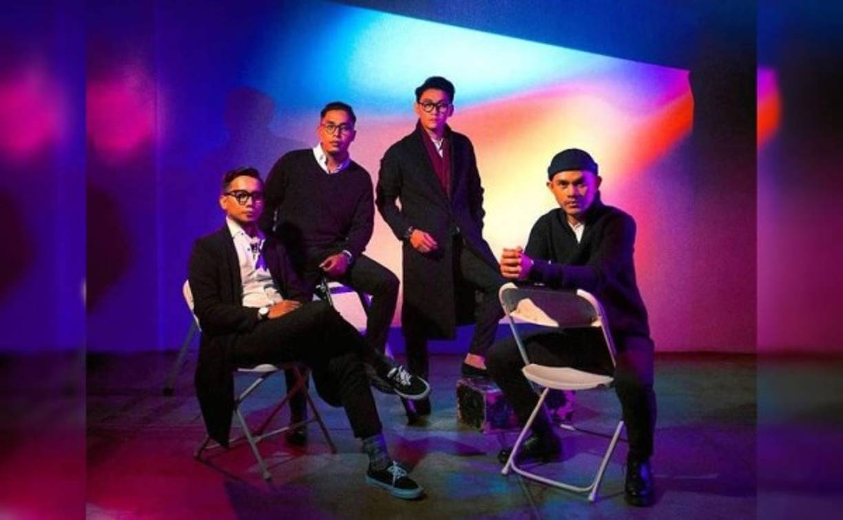 La banda indonesa estaba en pleno concierto cuando una ola gigante impactó contra ellos este sábado 22 de diciembre en Indonesia.<br/><br/>El vocalista ya confirmó la muerte de dos miembros del equipo, así como los aún permanecen desaparecidos.