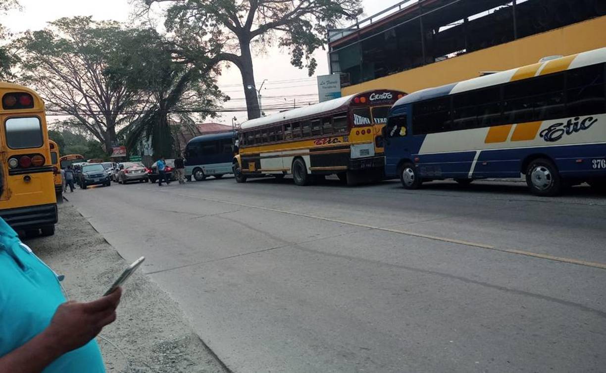 También solicitaron alivio financiero. Advirtieron que dejarían el paro hasta que llegasen a acuerdos con el Gobierno. 