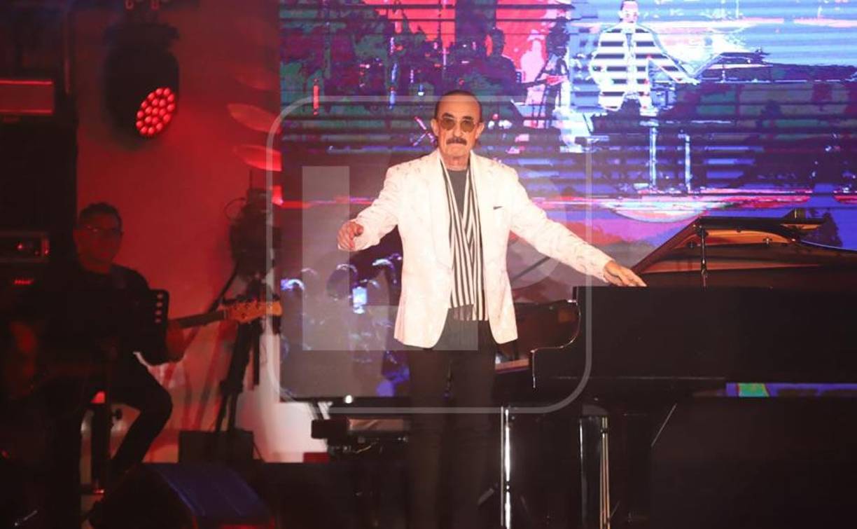 “El Piano de América”, como se le conoce, interpretó majestuosamente las piezas musicales en su piano, entres ellas: “Corazón de Niño”, “Melissa”, “New life”, “Como han pasado los años”, “Si nos dejan” y “Después de ti”.