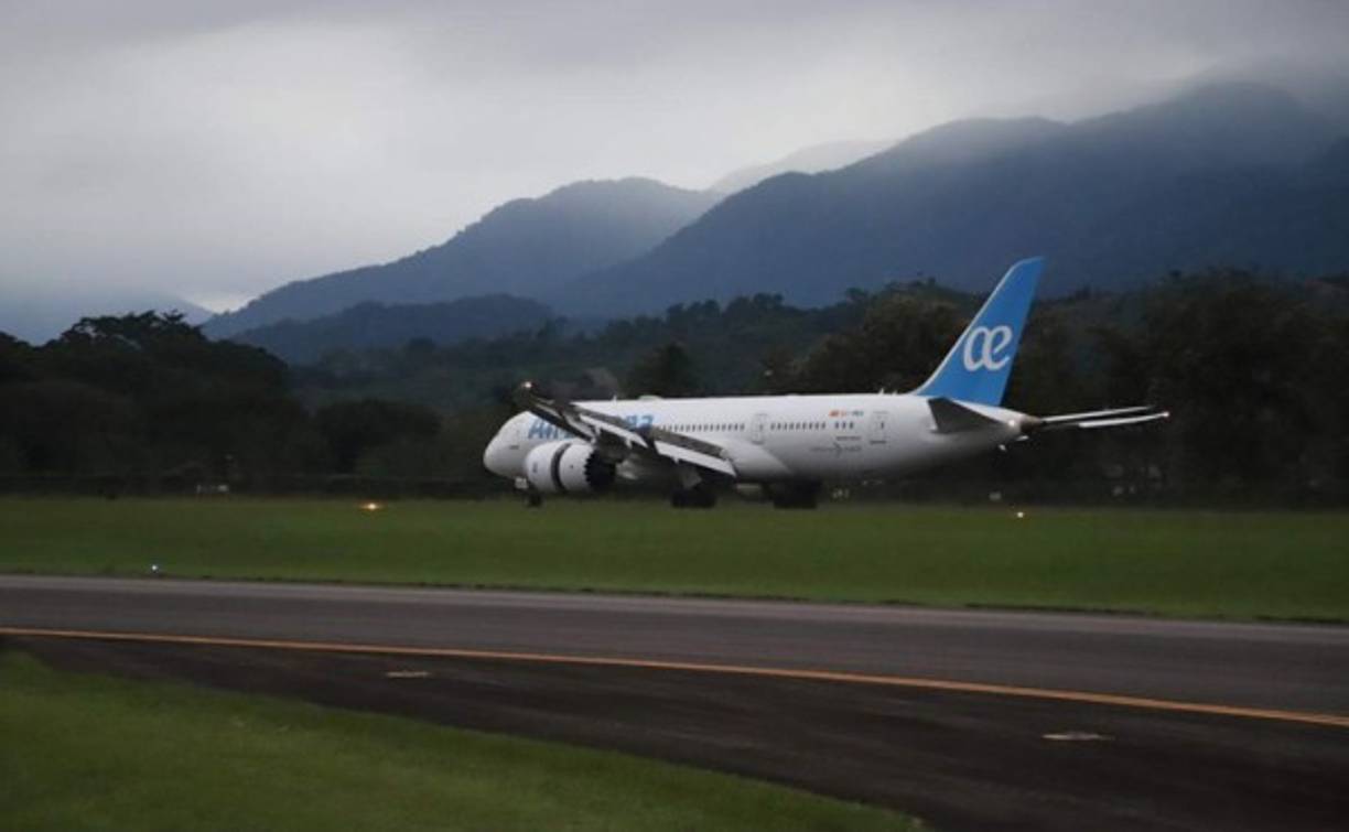 Como parte de los preparativos para recibir hoy el vuelo de Air Europa, anteriormente se realizó un ejercicio de simulación para brindar toda la seguridad necesaria a los pasajeros.