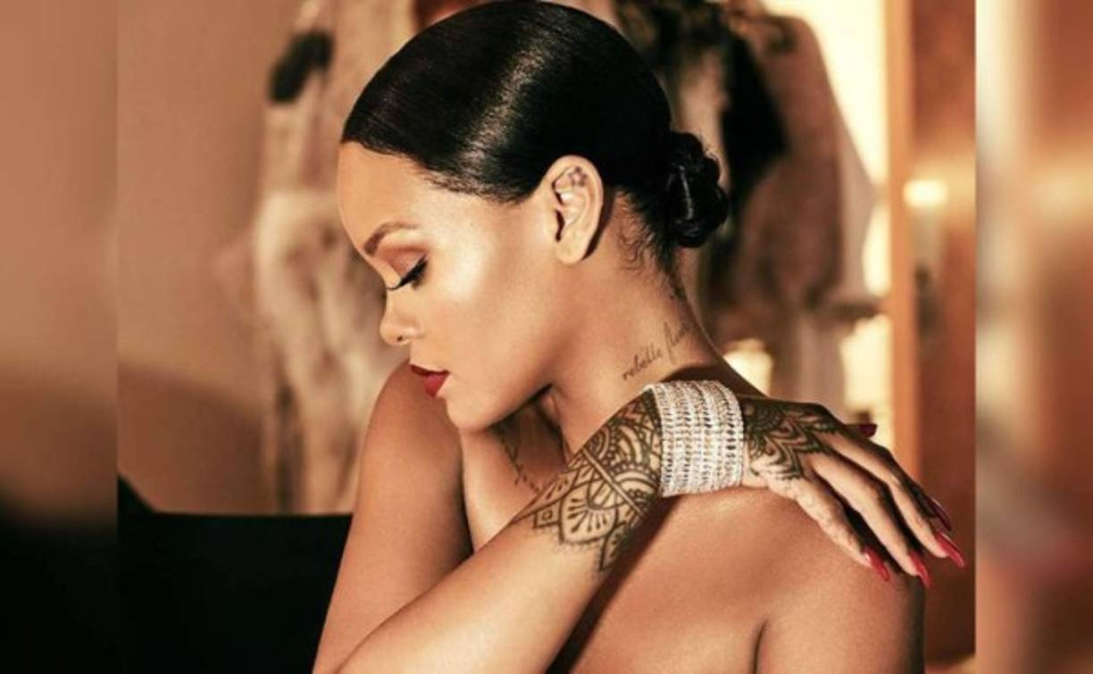 Rihanna ha causado furor en las redes sociales tras subir unas imágenes que la muestran al natural.