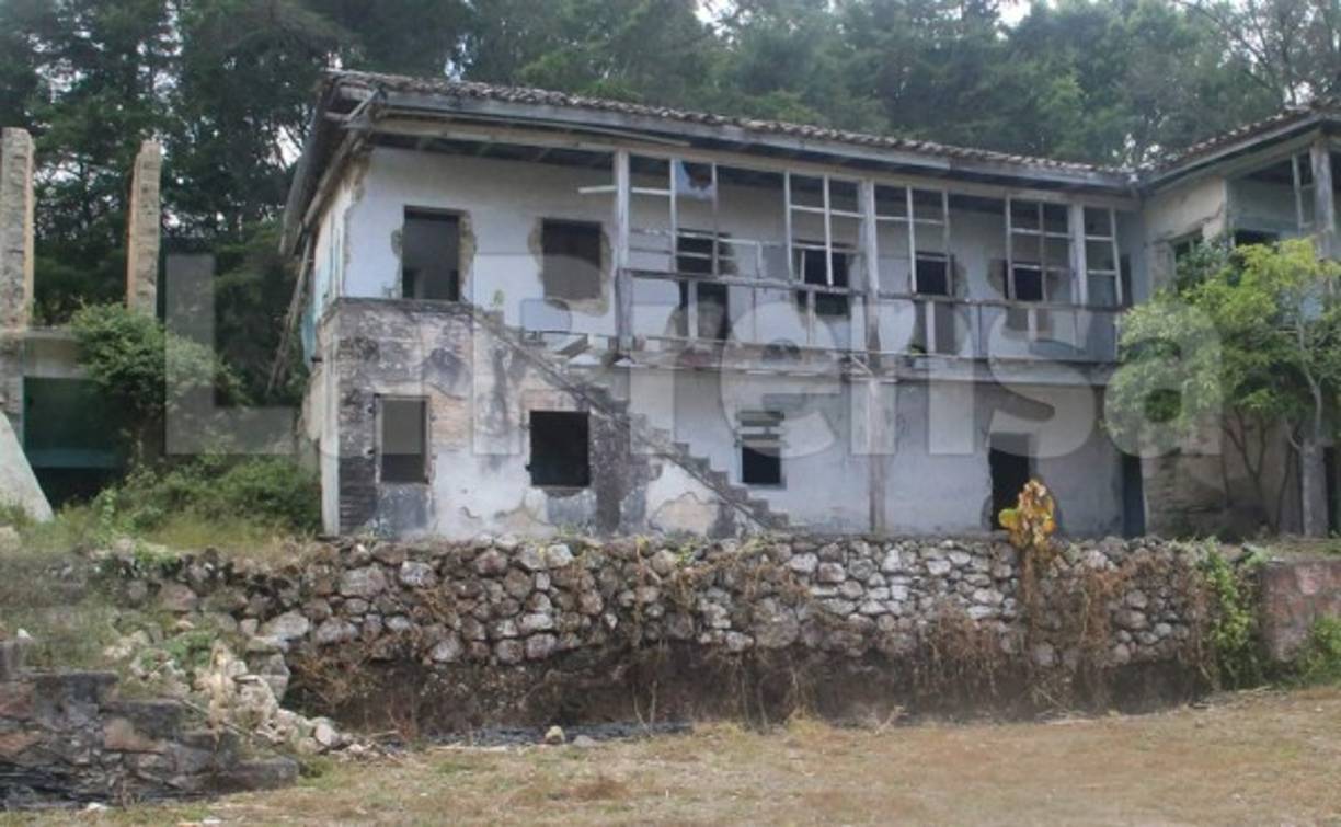 Personal de Medicina Forense ingresó el cuerpo a la morgue la noche del sábado. Los dolientes esperaron más de 20 horas para poder llevar el cadáver al velatorio.