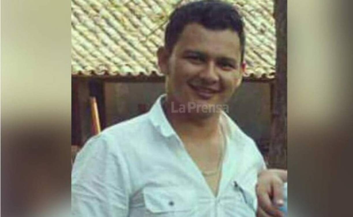 Alegre y con un carisma admirable, así era Daniel Eduardo Acosta Escobar, el joven que murió asesinado hoy por su padre Lucio Acosta en el municipio de El Negrito, Yoro, en la zona norte de Honduras. Acosta era estudiante de ingeniería de la Universidad de San Pedro Sula, Usap, y recién había cumplido 21 años. 'Hermano que Dios te reciba con los brazos abiertos en el cielo. Gracias por todas esas bromas y buen carisma que te representaba Daniel Eduardo Acosta se te va a extrañar. Hasta pronto mi hermano', se lee en los mensajes de Facebook de compañeros y amigos de estudio.