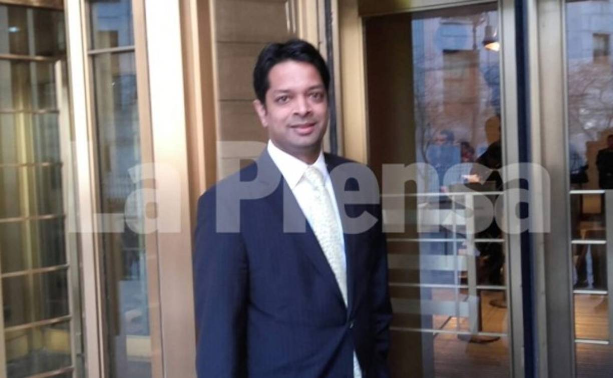 Samidh Guha, el apoderado legal de Yankel Rosenthal, al llegar este viernes a la Corte de New York.