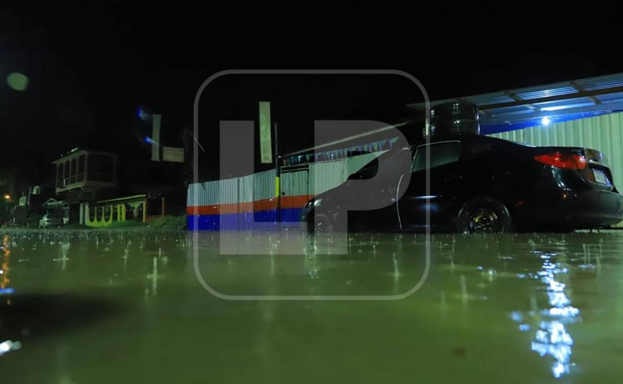 De acuerdo a Cenaos, las lluvias que persistirán el fin de semana incrementarán por la posible formación de un ciclón tropical en el pacífico, entre la frontera de Guatemala y México y una depresión tropical que traerá humedad del Caribe. 