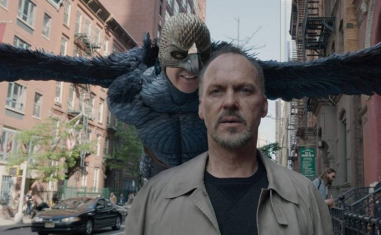Birdman: es la primera aventura como director en el género de la comedia, del experto en desgarradores dramas Alejandro Gónzalez Iñárritu. La historia trata de la carrera de un actor y de cómo ésta se ha desmoronado.