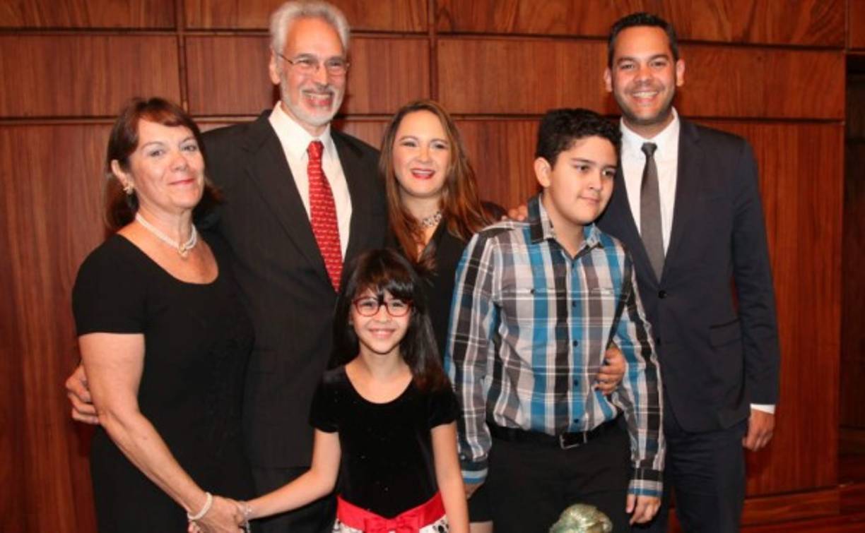 Ricardo Agurcia Fasquelle estuvo acompañado por su linda y unida familia.