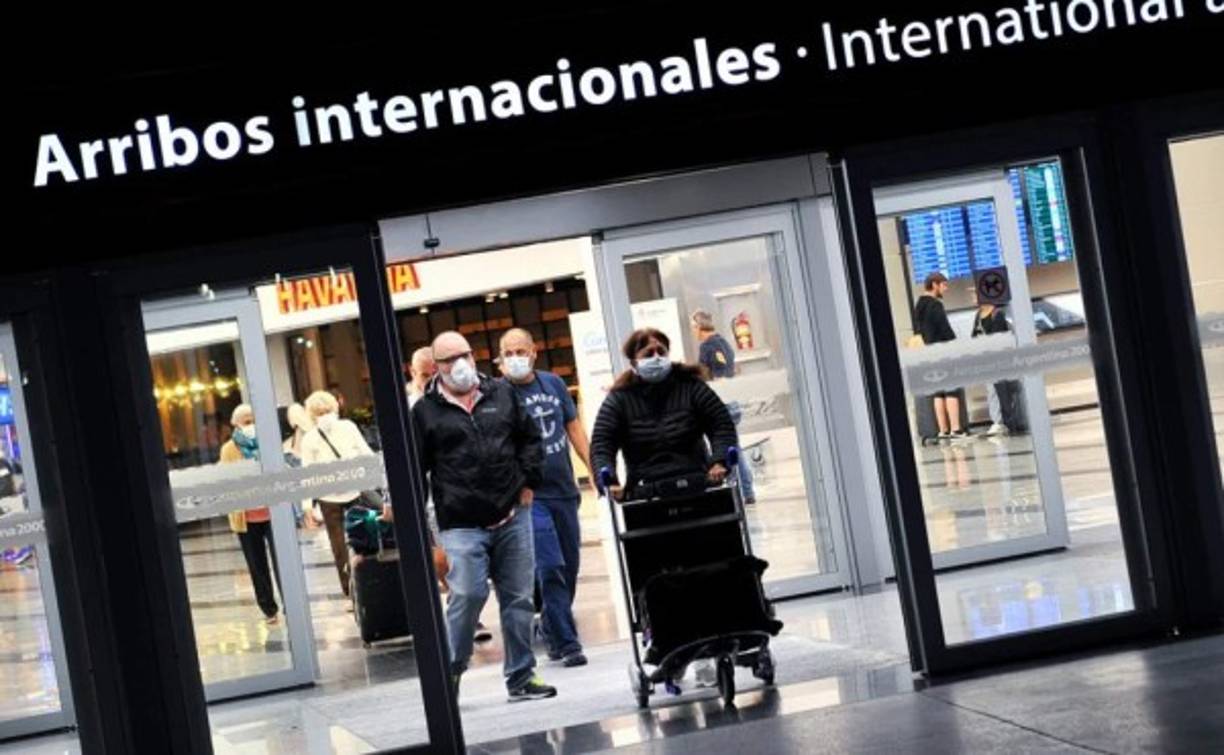 Pero Eric Torales se saltó la cuarentena y el 14 de marzo, en menos de 24 horas de estar aislado, el joven se fue a la celebración de un 15 años de su prima. En la celebración se reunió con la mayoría de sus familiares, entre ellos su abuelo.