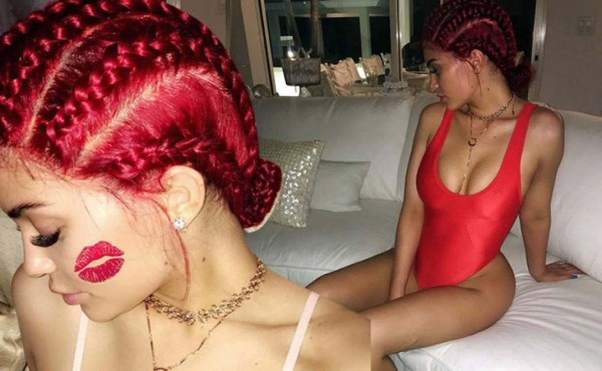 La hermana pequeña de Kim Kardashian está más feliz que nunca a sus 19 años. Repasemos sus bikinis.