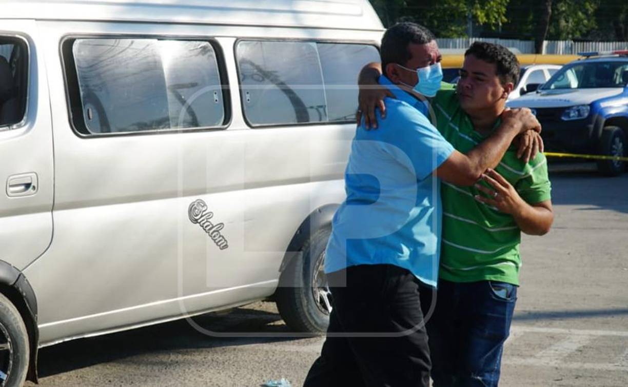 Parientes de las víctimas llegaron hasta el lugar y lloraron desconsoladamente ante lo ocurrido.