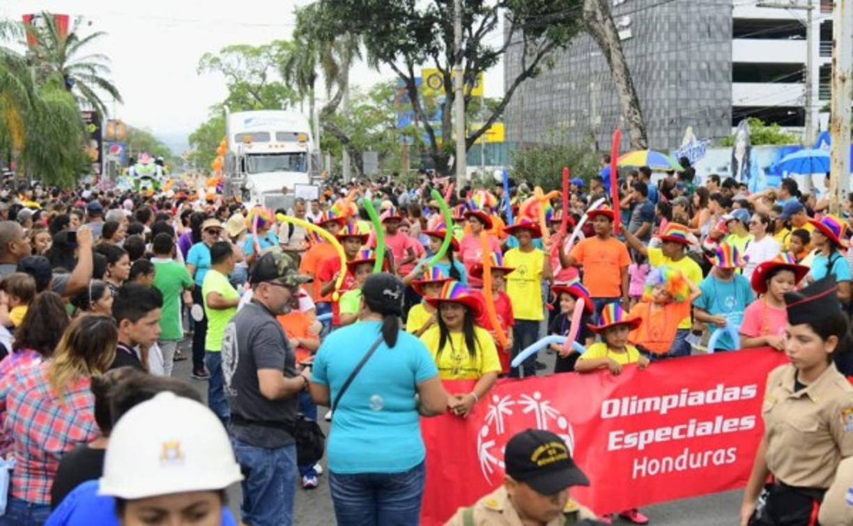 Una delegación de Olimpiadas Especiales también se unió a la fiesta sampedrana.
