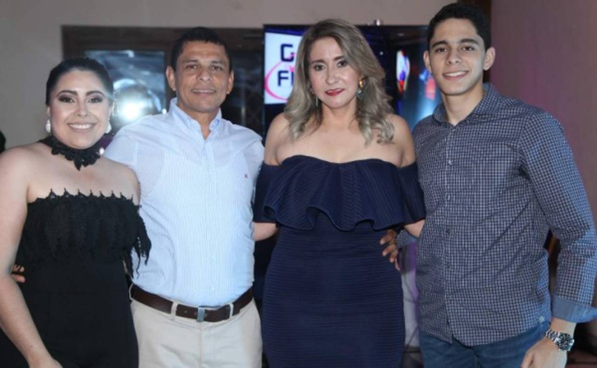 Marjorie, Tulio Armando, Meyvi y Tulio Romero.