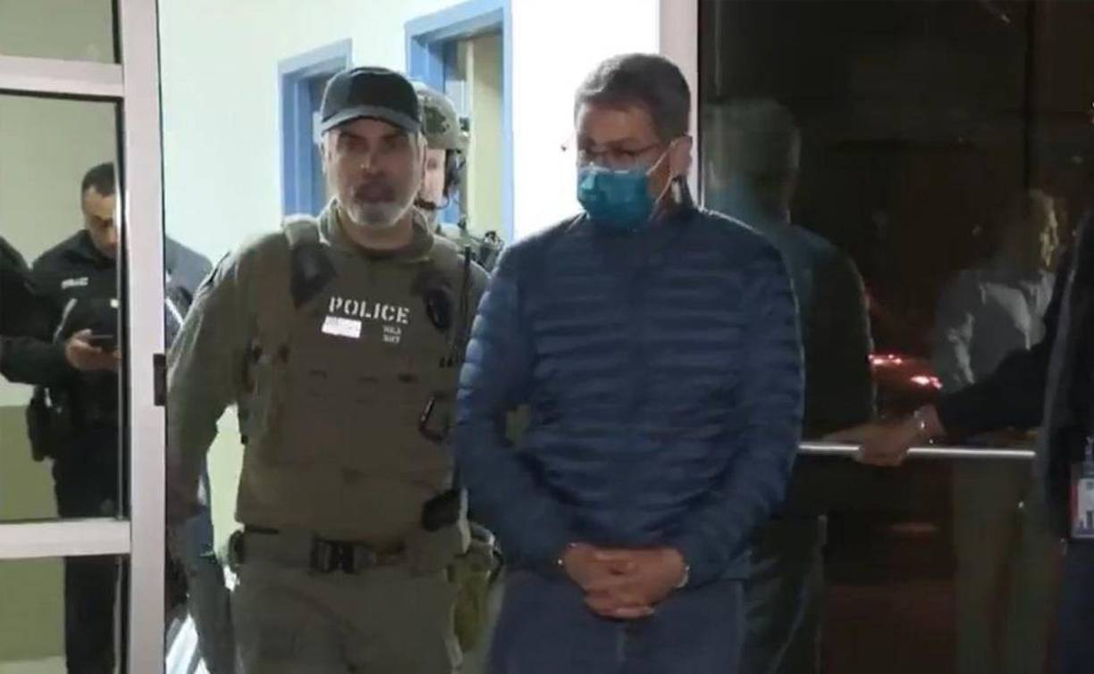 Hernández, que enfrentará un juicio el próximo año por cargos de narcotráfico, expresó lo siguiente en el primer párrafo de la carta pública: “En la adversidad siempre hay esperanza, mi fe es firme aún desde el lugar donde estoy detenido. Sé que la justicia prevalecerá y servirá para el único propósito de demostrar la verdad”. 