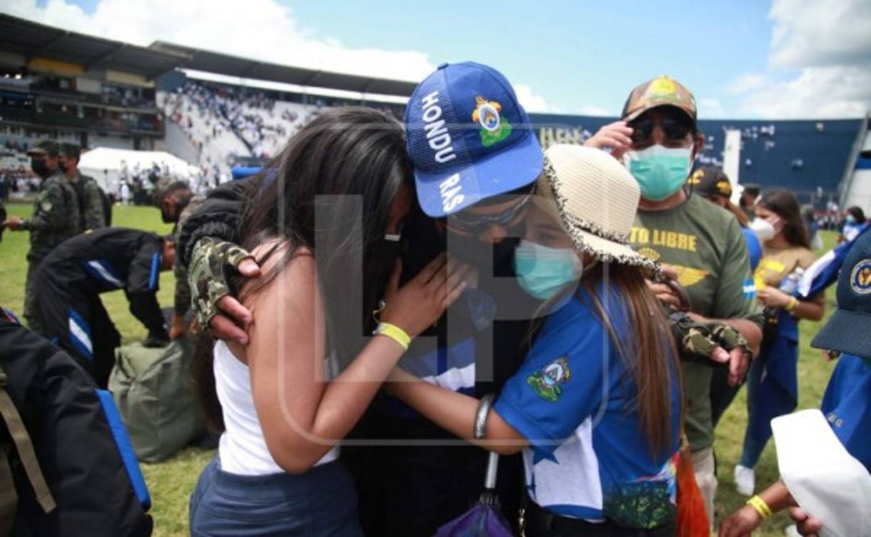 La Bandera de Honduras estuvo bajo la responsabilidad del capitán Óscar Orlando Matamoros.