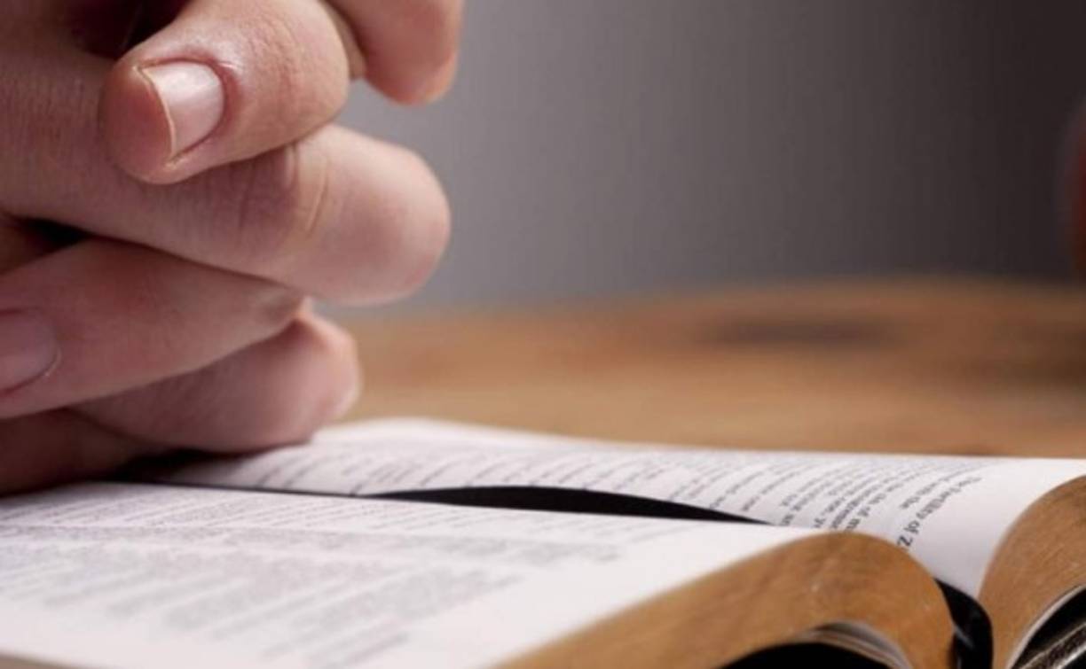 El nombre más largo en la Biblia es Maher-Salal-Hasbaz. La última palabra escrita en ella es 'Amén' y fue escrita en un período de 1600 años apróximadamente. Los investigadores creen que fue entre 1,500 a.C. y 100 d.C.