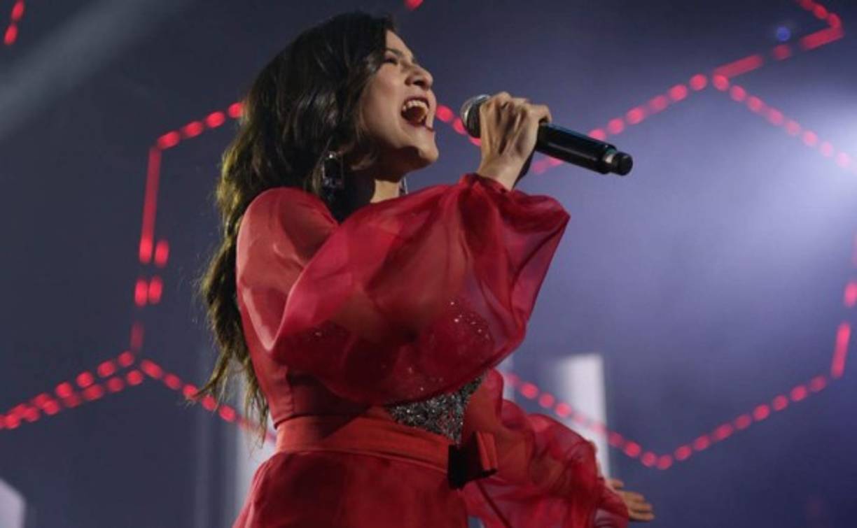 La catracha lució bellísima y dejó todo en el escenario.