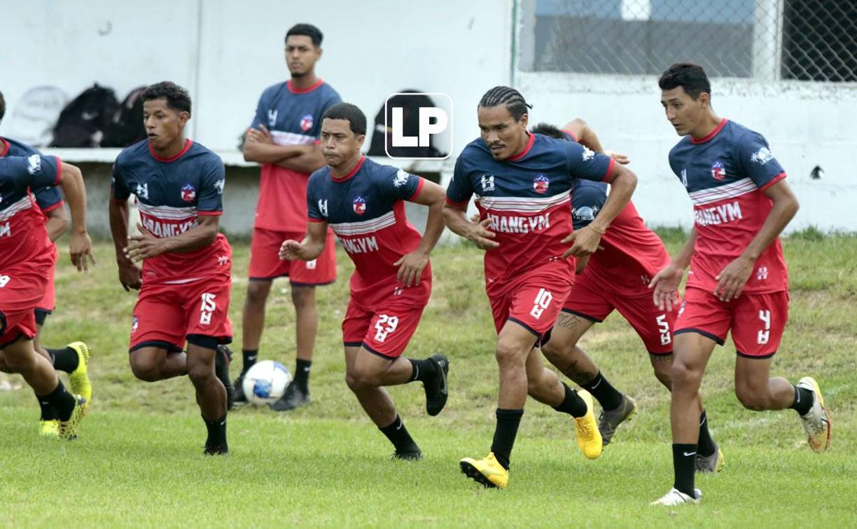 ‘Rambo‘ de León mostró un físico apto para ser titular con su equipo 25 en su carrera, el cual podría ser el último.