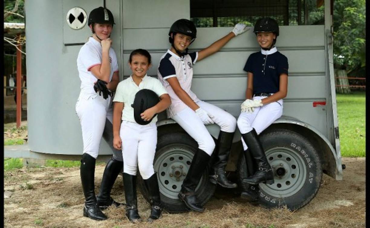 Promesas. Nicole Paysen, Gaby e Isabela Maradiaga y Nadja Raján participaron en este campeonato.