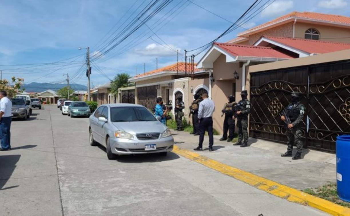 Los allanamientos se llevaron a cabo en dos viviendas de la residencial Costa del Sol.