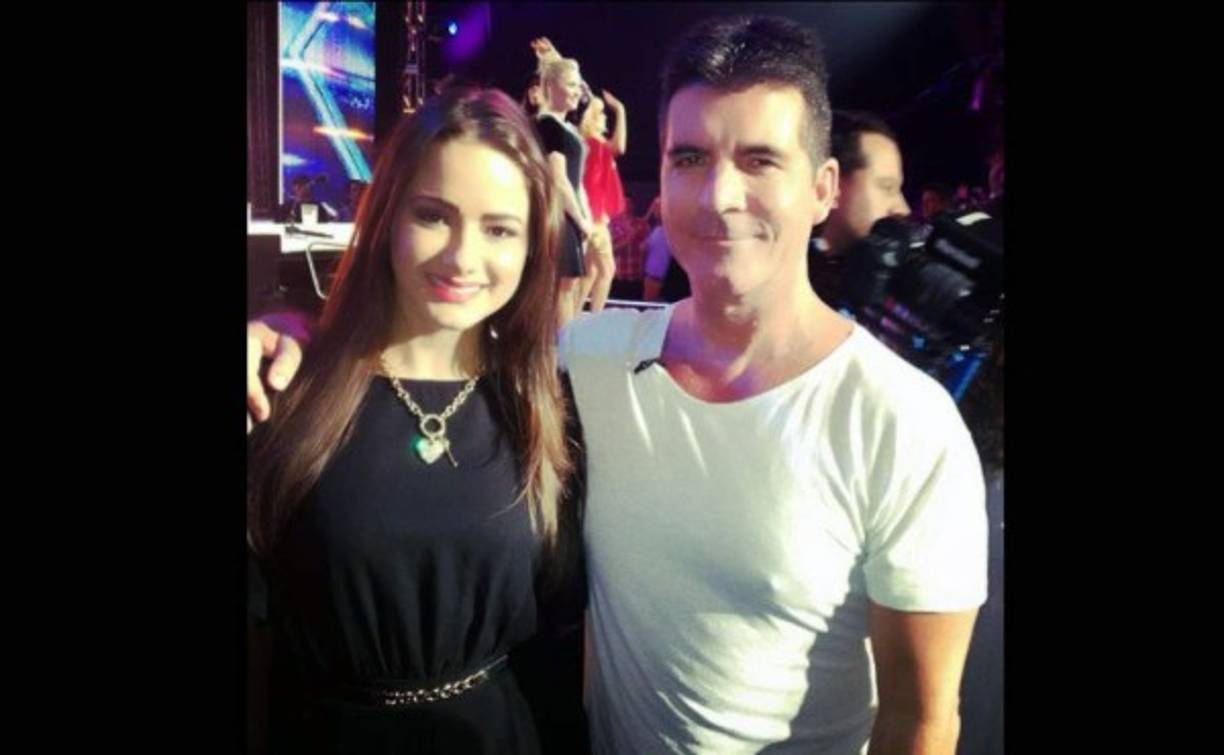 Aquí con Simon Cowell, creador de One Direction.