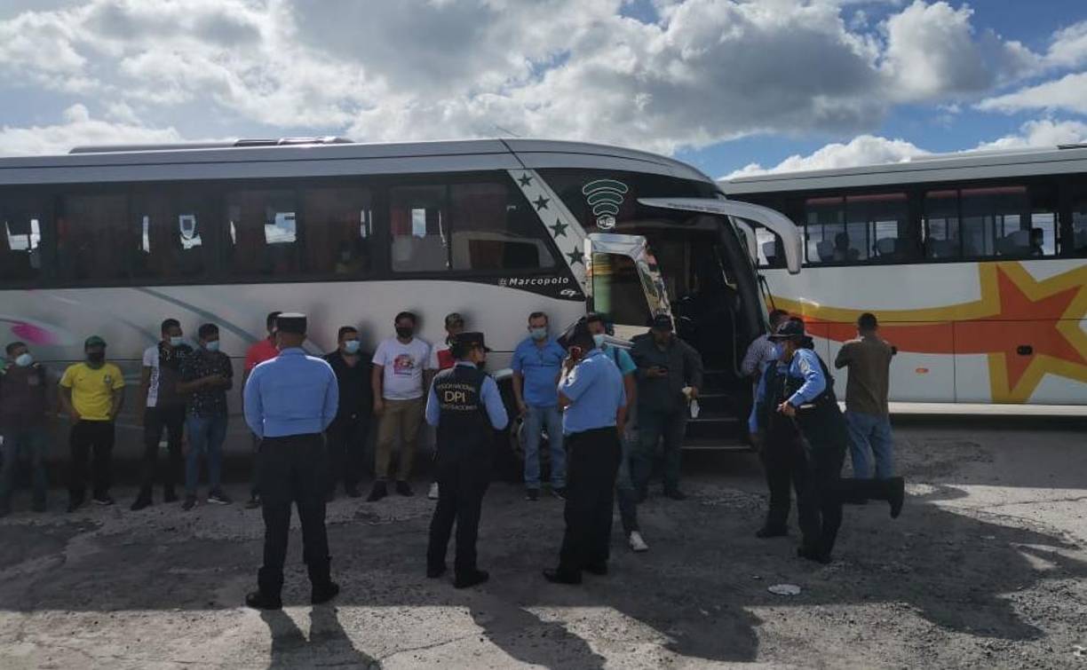 Autoridades en labores contra el tráfico irregular de personas por la zona sur del país.